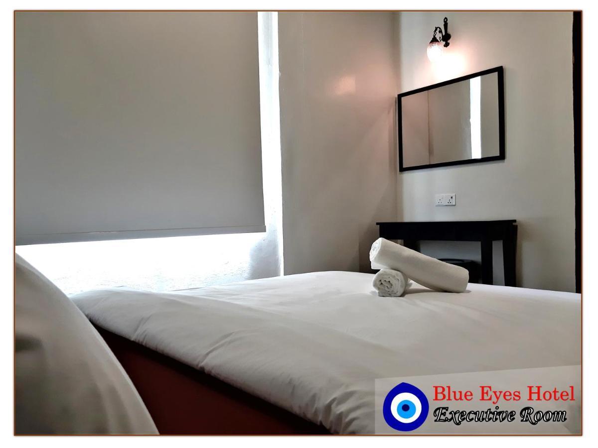 Hotel Blue Eyes